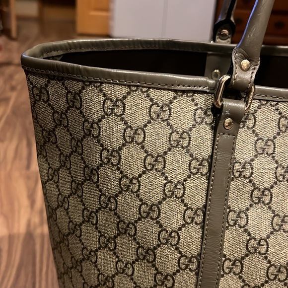 A 409- 💯 % authentic Gucci shoulder bag - Picture 11 of 16